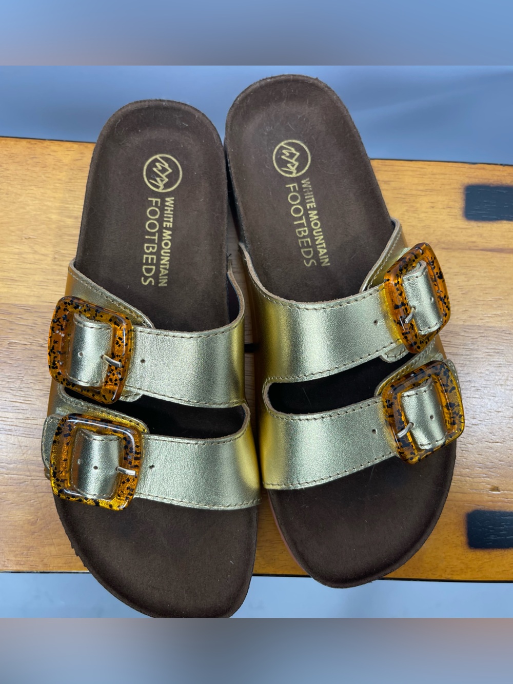 White Mountain Footbeds Gold Leather Helga Sandals Size 7.5